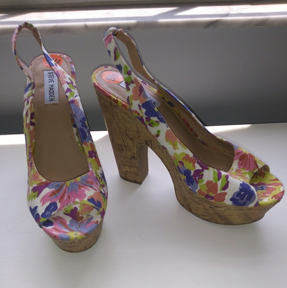 New Steve Madden Floral platform shoes size 9 1/2